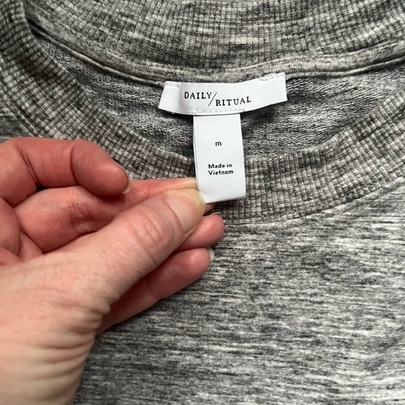 Daily/Ritual Heathered Gray Long Sleeve Crewneck Long Sweatshirt Size M Athletic - Picture 2 of 7